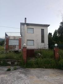 Villa di 331 m² con più di 5 locali e box auto dop