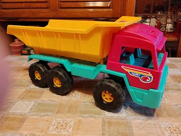 Camion giocattolo