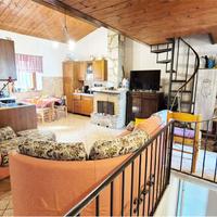 TERRATETTO CON GIARDINO COMPOSTO DA 2 APPARTAMENTI