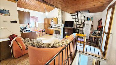 TERRATETTO CON GIARDINO COMPOSTO DA 2 APPARTAMENTI