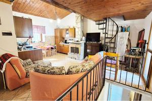 TERRATETTO CON GIARDINO COMPOSTO DA 2 APPARTAMENTI