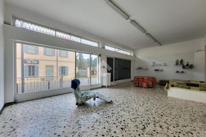 NEGOZIO A BESANA IN BRIANZA