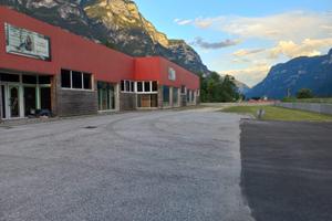 Capannone con accesso diretto a Strada Statale