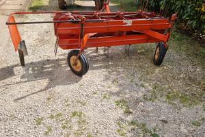 Ranghinatore a nastro flottante e spandifieno