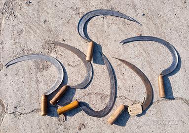 Set antichi falcetti in ferro forgiato