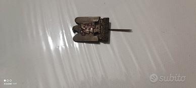 Spilla giornata delle due croci a XVII 