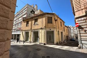 Intero fabbricato via Roma / via Angioi