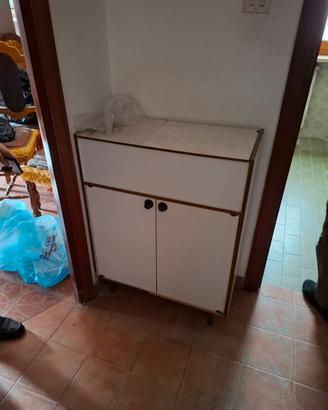 Mobiletto bianco a due ante