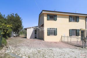 TERRACIELO INDIPENDENTE CON TERRENO DI PROPRIETÀ A