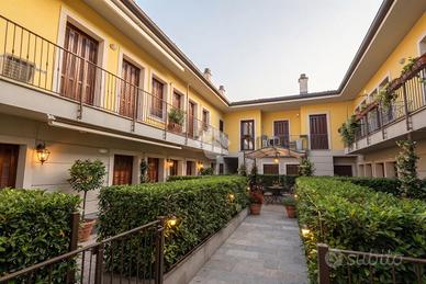 VILLA A SCHIERA A SEREGNO