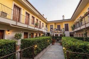 VILLA A SCHIERA A SEREGNO