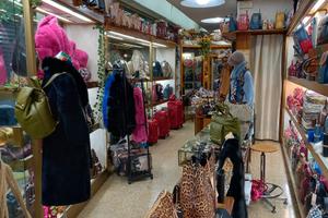 Locale c1 in via m.stabile/r.settimo 5 vetrine