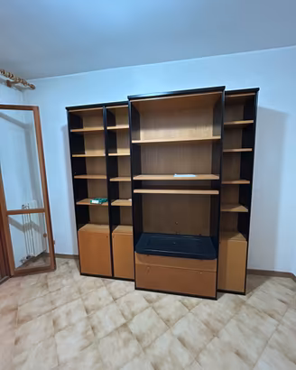 Libreria con cassetti