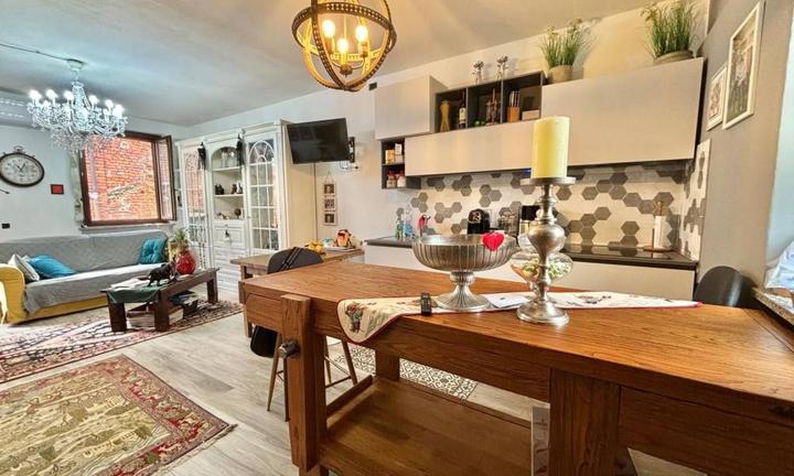 MORTARA VIC.: PORZIONE DI CASA DI CORTE CON CORTIL