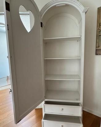 Armadio in legno bianco