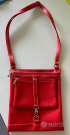 Borsa tracolla rossa con tasche