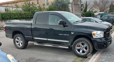 DODGE RAM 2500 5.7 HEMI Laramie