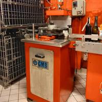 tappatore automatico sughero con nastro trasportat