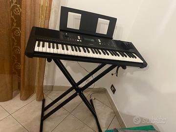 Tastiera elettronica Yamaha con supporto a X