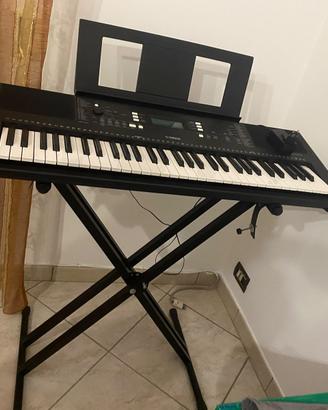 Tastiera elettronica Yamaha con supporto a X