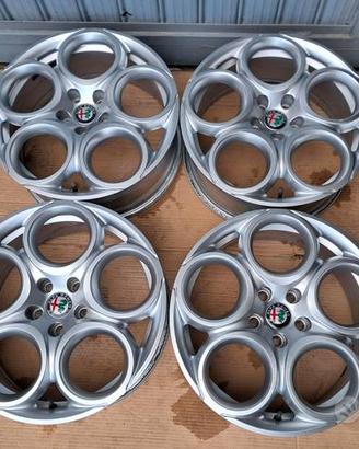 Cerchi in lega da 18 pollici Alfa Romeo Tonale ecc