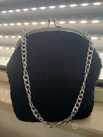 Borsa fatta a mano ad uncinetto con cordino lanato