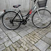 Bicicletta donna 28 tutta shimano usata poco
