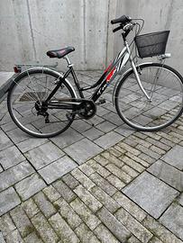 Bicicletta donna 28 tutta shimano usata poco