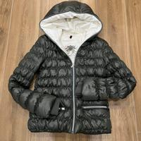 Piumino verde scuro con cappuccio imbottito donna