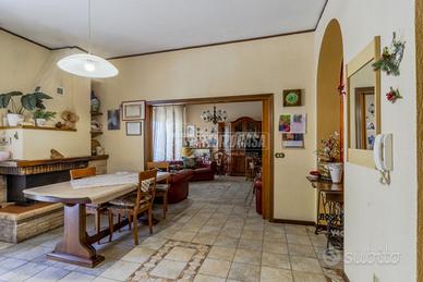 Casa singola con garage e terrazzo