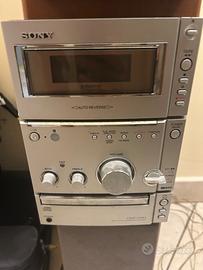 Stereo Sony con casse in buone condizioni