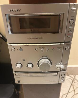 Stereo Sony con casse in buone condizioni