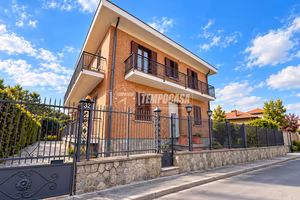 Villa Bifamiliare a Alpignano 8 locali