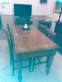 tavolo in legno con sedie