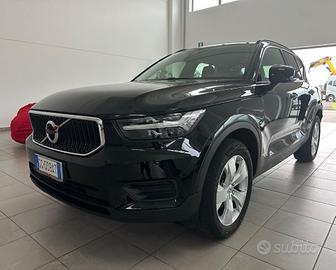 VOLVO XC40 T2 Momentum Core