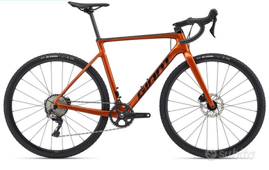 Bici GRAVEL GIANT TCX Carbonio