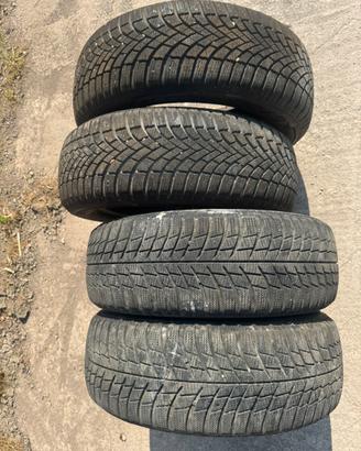 Gomme 205/60/16