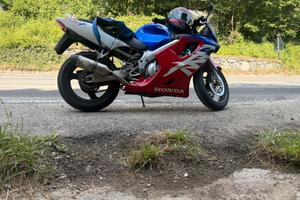 Honda Cbr 600f4 anno 99 a carburatore