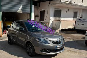 Lancia Ypsilon 1.0 FireFly 5 porte S&S Hybrid Albe