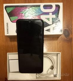 Smartphone Samsung A40 4Gb / 64Gb + SD 16Gb