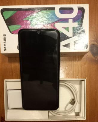 Smartphone Samsung A40 4Gb / 64Gb + SD 16Gb