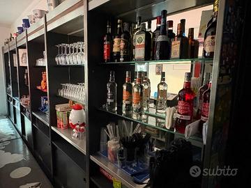 arredamento e banco bar