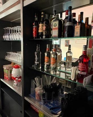 arredamento e banco bar