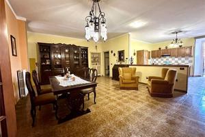 Appartamento di 230 m² con più di 5 locali e box a