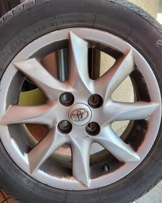 Gomme con cerchi in lega 185/60 R15 88H