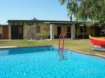 Chalet con piscina privata fronte mare su spiaggia
