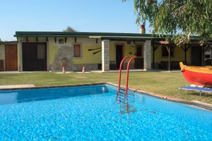 Chalet con piscina privata fronte mare su spiaggia