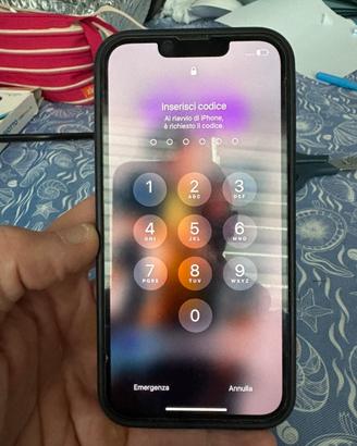 IPhone 13 con Apple Watch 5