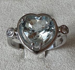 ANELLO IN ORO 18kt. DIAMANTI ED ACQUAMARINA CUORE
