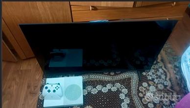 Pacchetto Gaming Completo – Xbox One S + TV Hisens